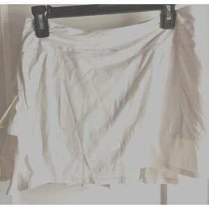 Lululemon Athletica woman play off the pleats tennis skort size 6‎ tall white